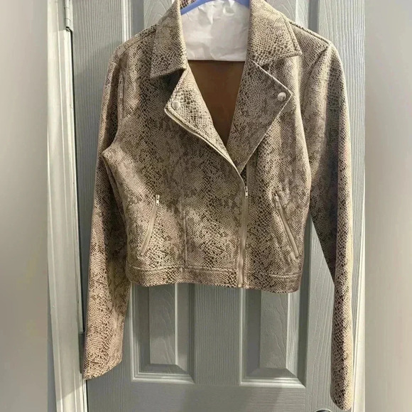 Snakeskin zippered long sleeve jacket with collar faux zippered pockets Size Lg - Picture 1 of 10